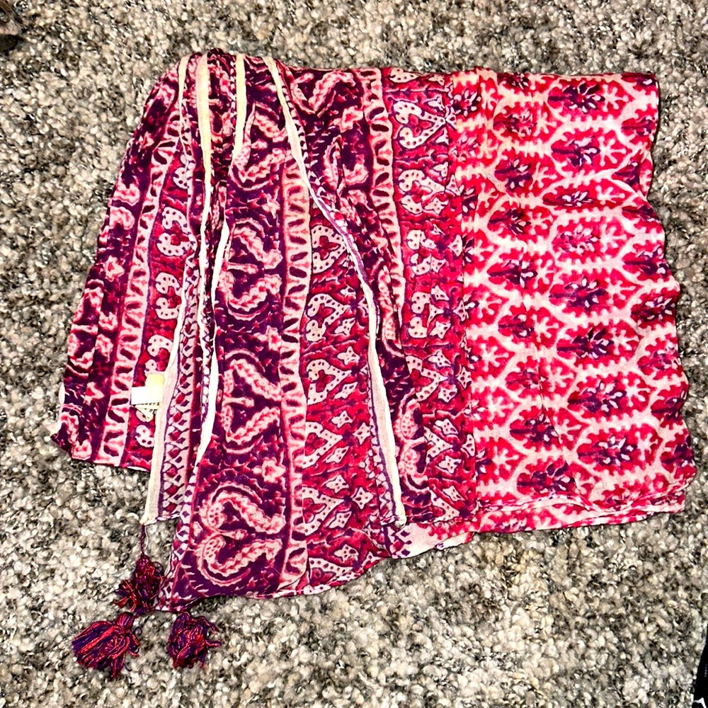 Beautiful scarf with fringe balls - Bin- 8